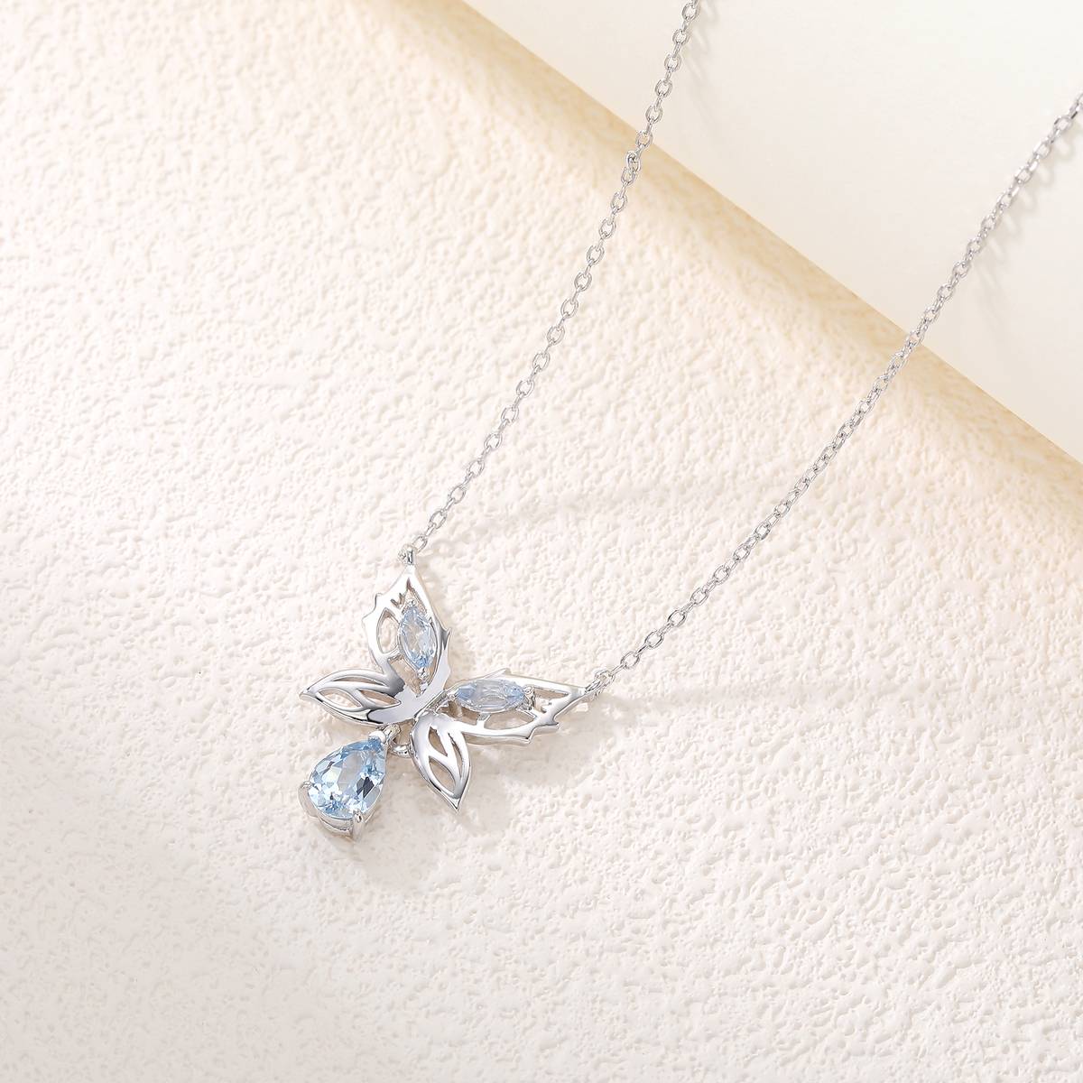 LCB7001银镀18K白金培育海蓝宝蝴蝶项链主石7*5mm/0.8ct